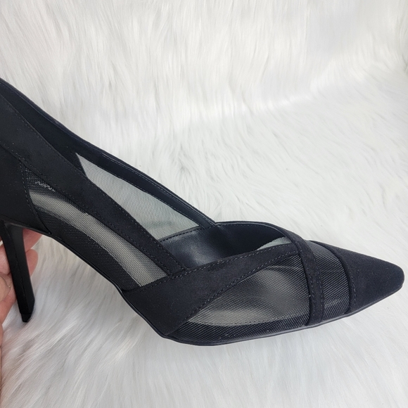 Nine West black suede pointed toe pumps. - Picture 7 of 10